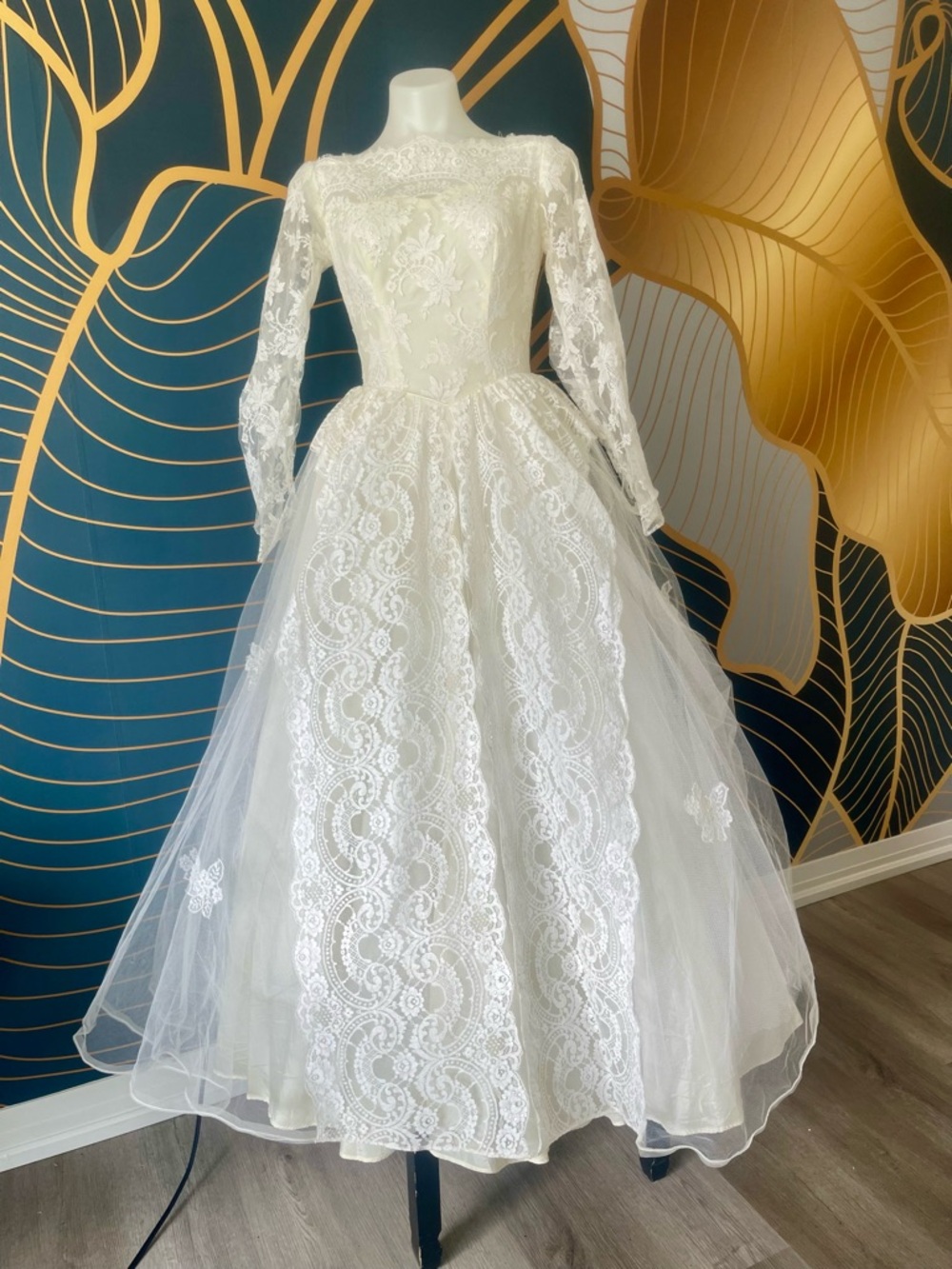 Vintage 50s/60s White Lace Long-Sleeve Wedding Gown